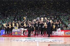 有一件事，19到20赛季拜仁拿三冠王的时候都没做到——本赛季，目前来看孔帕尼有机会