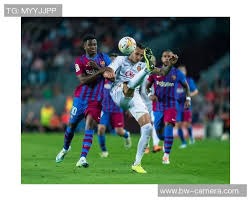 身体语言解码：摸鼻子、深呼吸，对手是否在诈唬？（读懂肢体信号：摸鼻、深呼吸，能否识破对手的诈唬？）