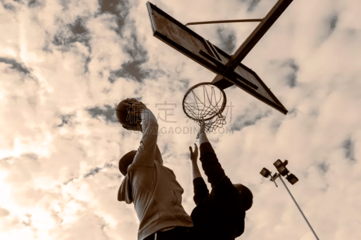 库里31+5巴特勒30分 勇士不敌老鹰